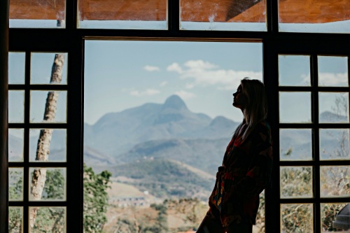 不安や焦りでザワザワ…今すぐできる「グラウンディング」やり方と驚きの効果とは