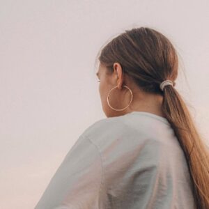 人生のどん底から這い上がる女性に共通する5つの行動